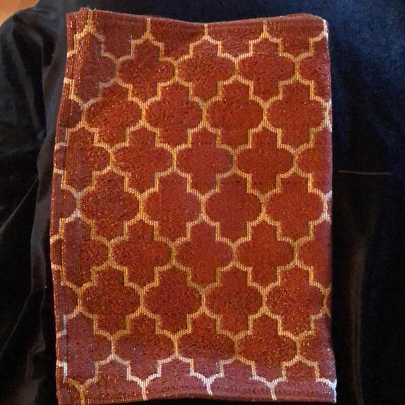 Tablecloth runner - Picture 1 of 1